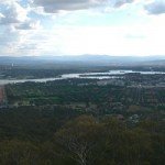 Canberra ist wegen seiner vielen Grünflächen und dem schönen Lake Burley Griffin auch als Gartenstadt bekannt.